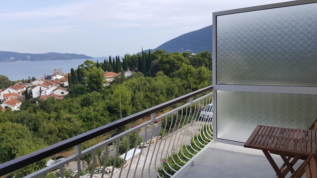 Apartments La Dolce Vita Herceg Novi Esterno foto