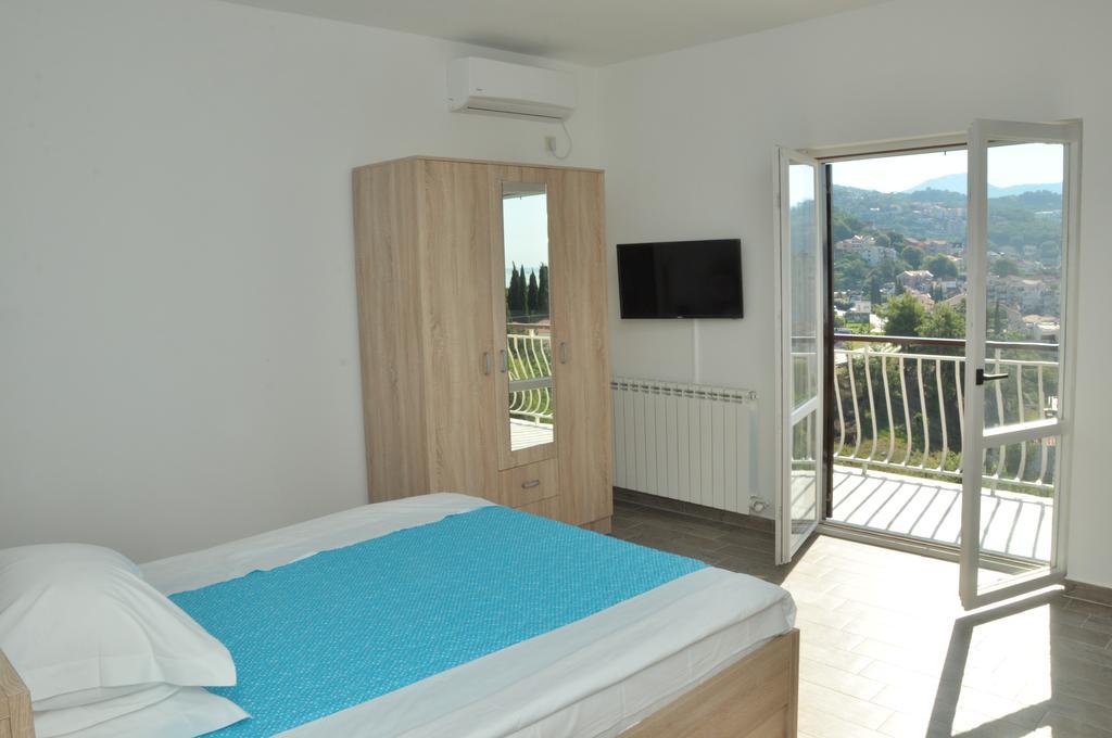 Apartments La Dolce Vita Herceg Novi Esterno foto