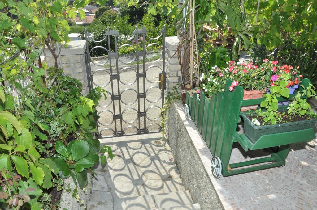 Apartments La Dolce Vita Herceg Novi Esterno foto